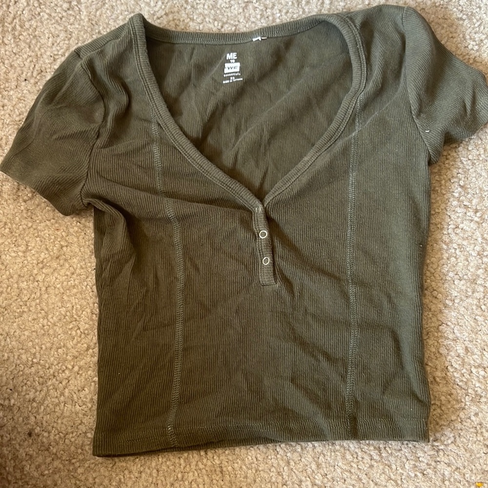 Cute trendy crop shirt